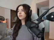 Pokimane memberikan satu alasan besar mengapa dia tidak akan pernah menandatangani kontrak dengan Kick: ‘Perilaku langsung ke penjara’