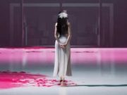 Pilih Petualangan Saya: Sekali Manusia menghadirkan suasana yang mengesankan dan ritme bertahan hidup yang rutin